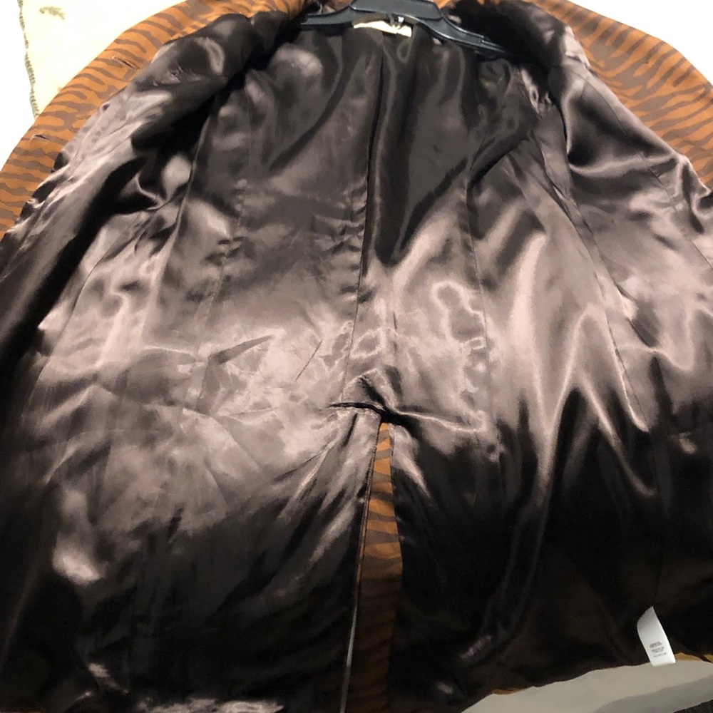 MICHAEL Michael Kors Tiger-Print Trench Coat in brown and tan. Size M - Picture 9 of 10